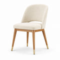 Silla de Comedor Beige con Patas de Madera de Roble y Detalles Dorados